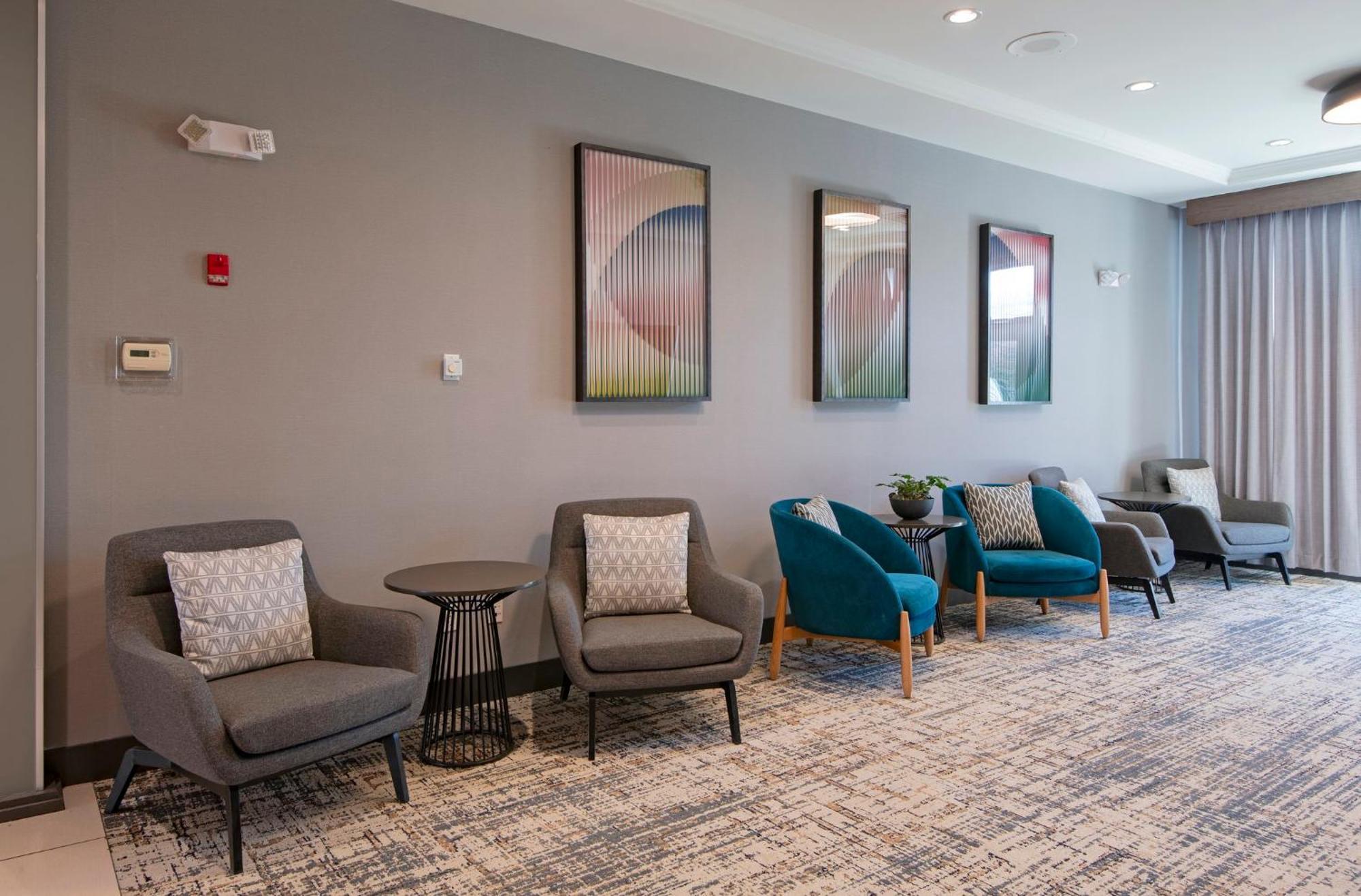 And Suites-kamloops By Ihg 3*