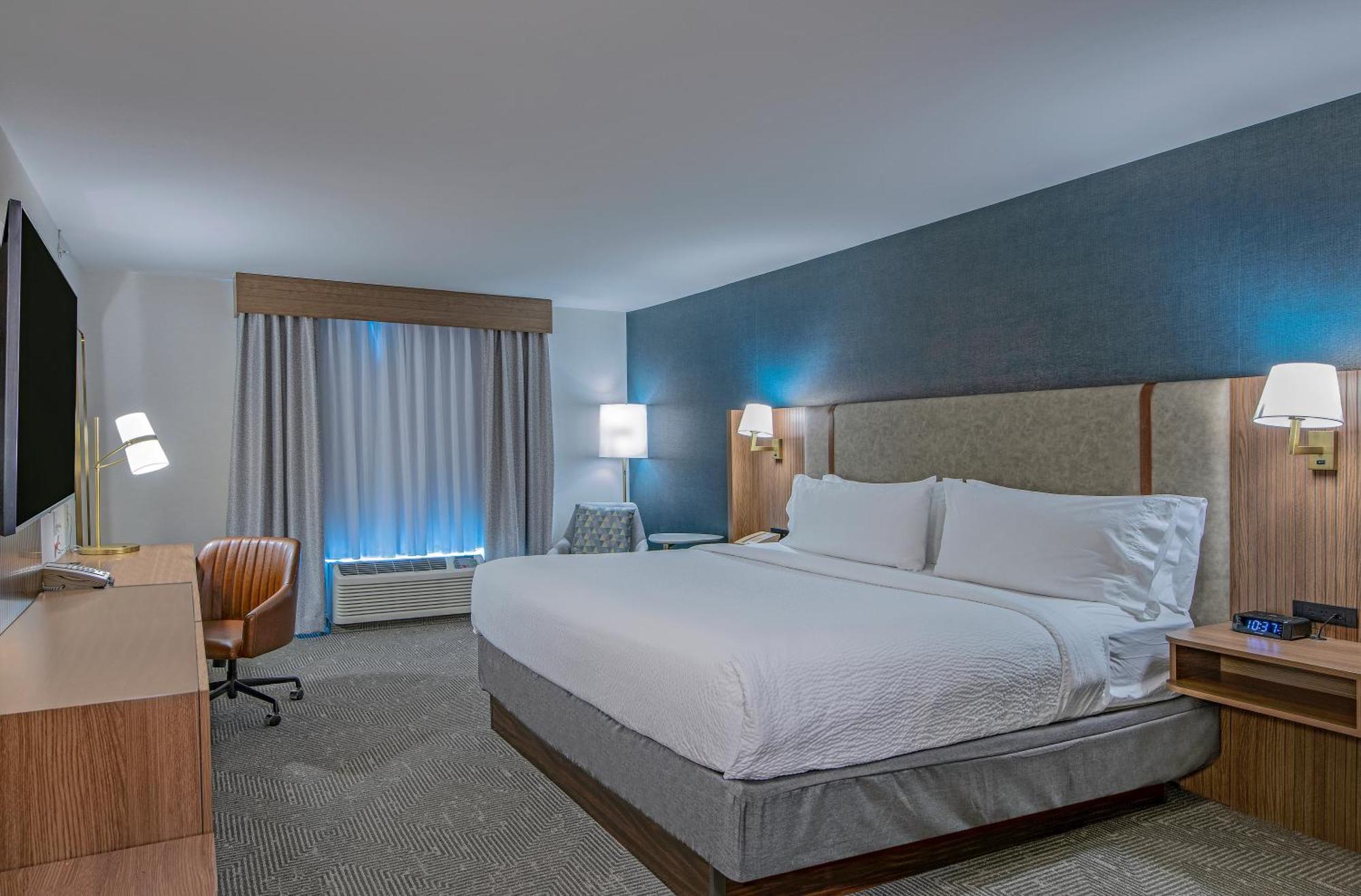 And Suites-kamloops By Ihg