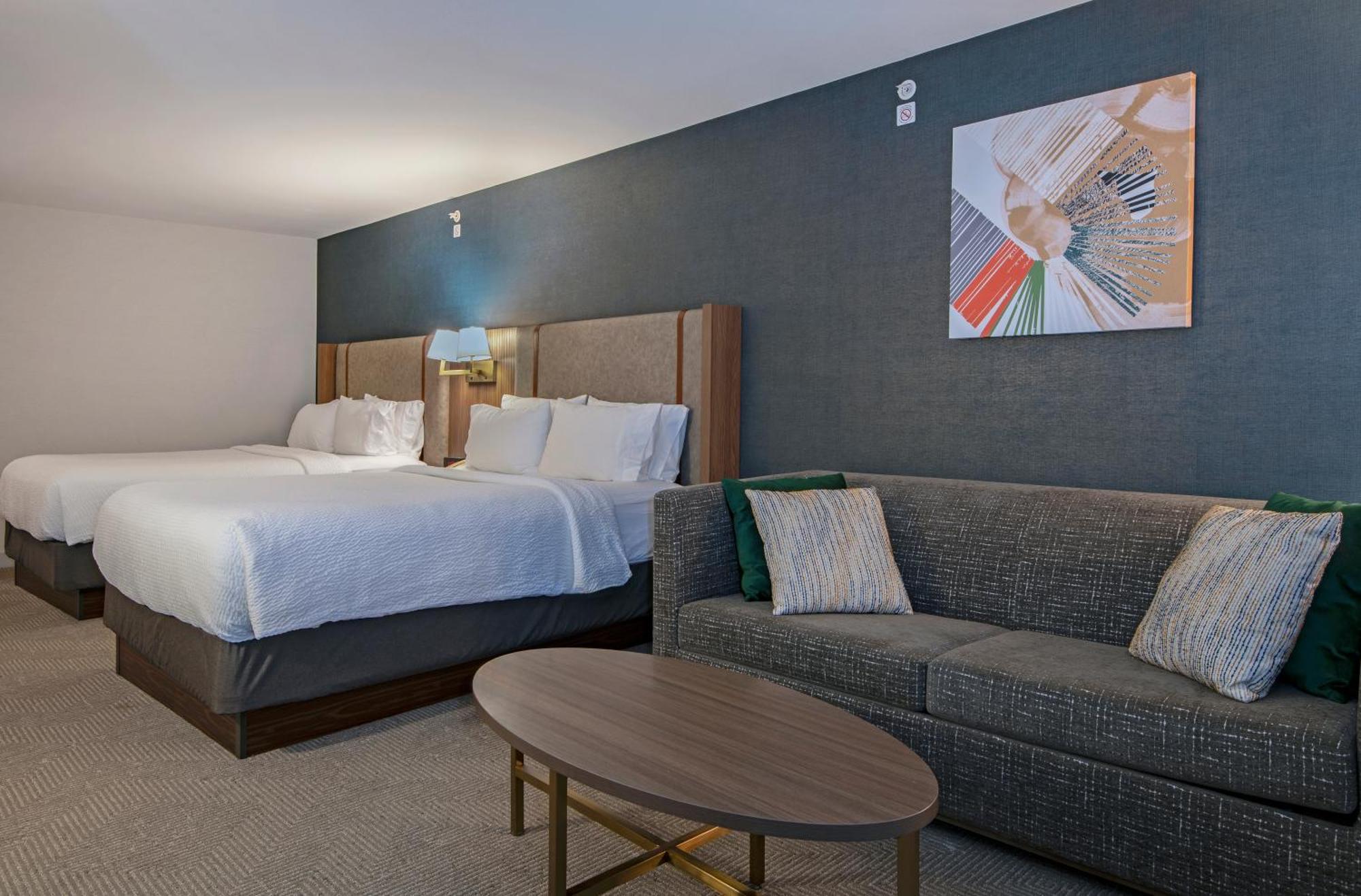 And Suites-kamloops By Ihg