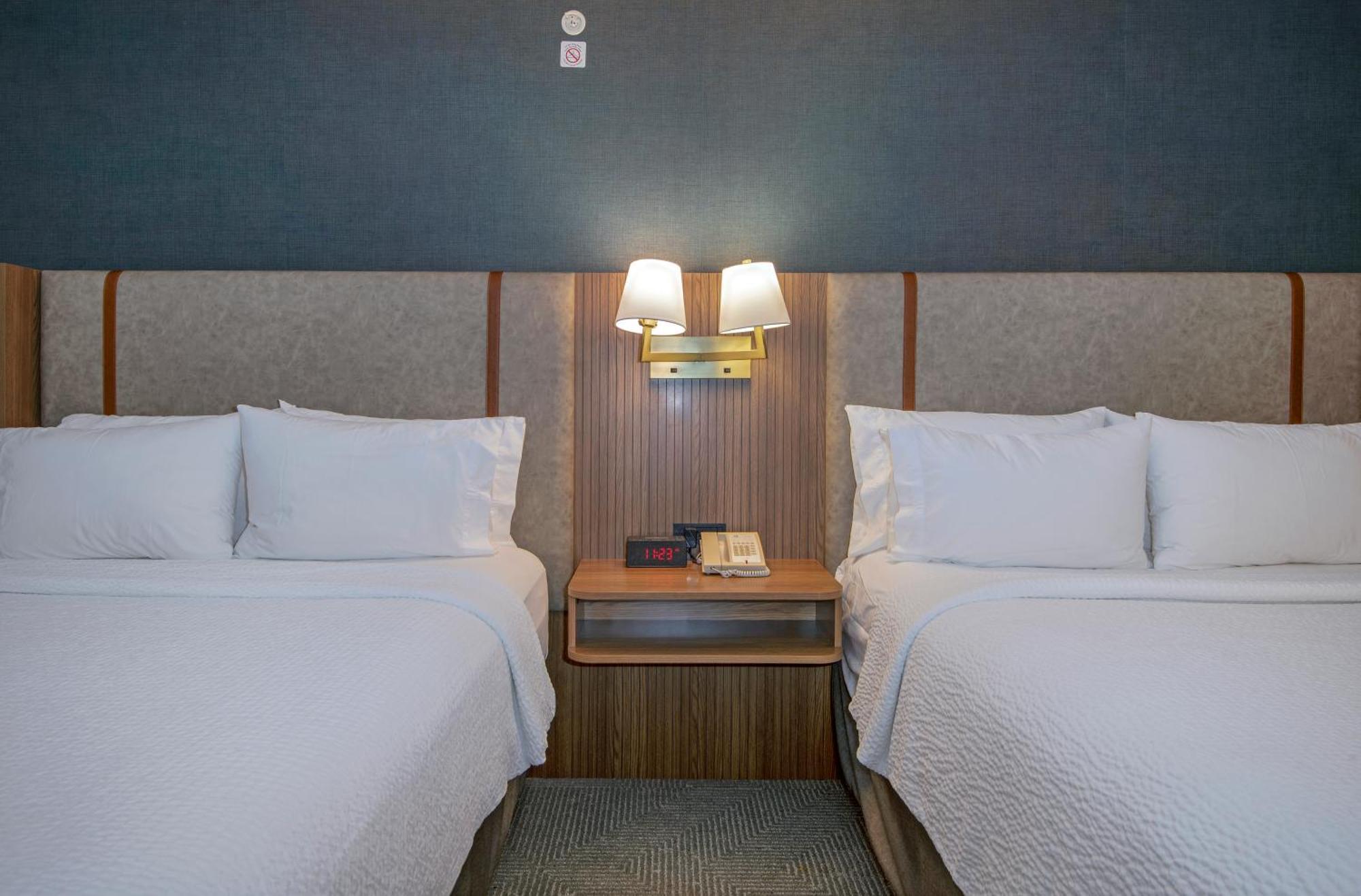 And Suites-kamloops By Ihg Hotel 3*
