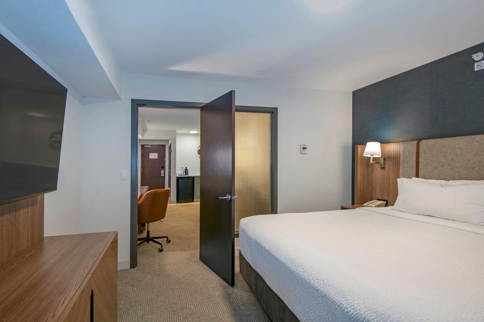 And Suites-kamloops By Ihg 3* Kamloops