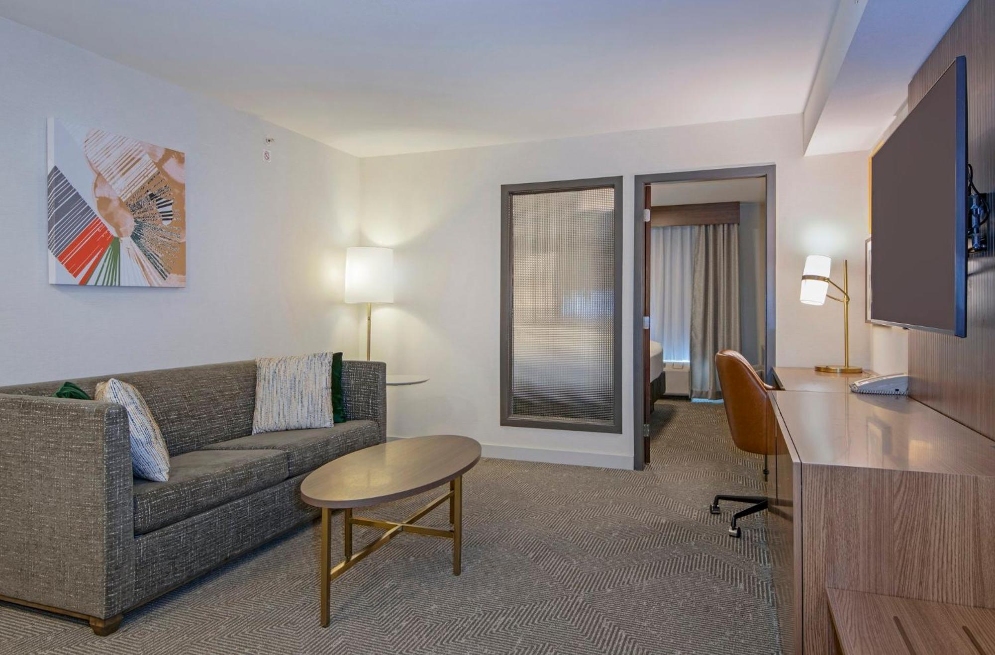 And Suites-kamloops By Ihg Hotel
