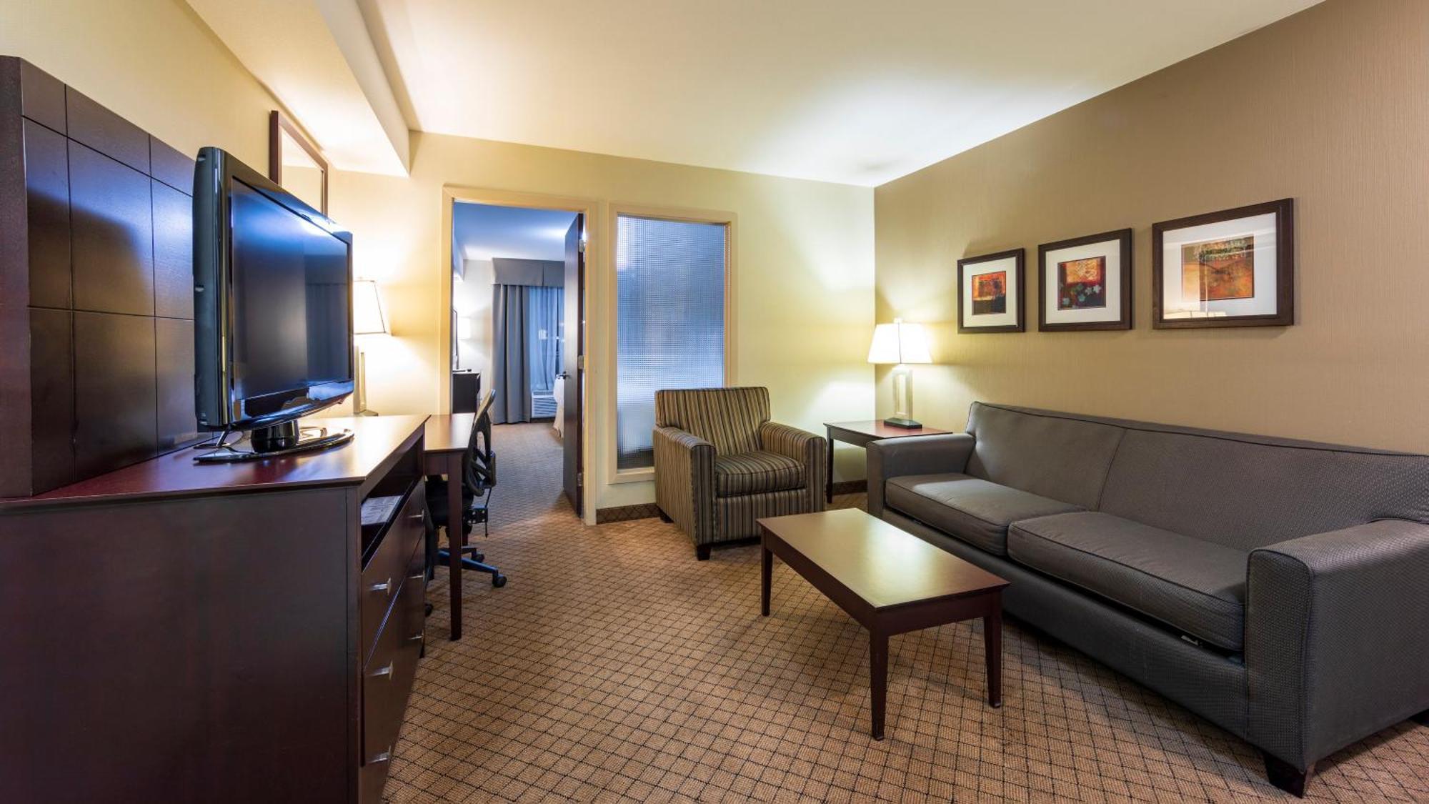 And Suites-kamloops By Ihg Hotel