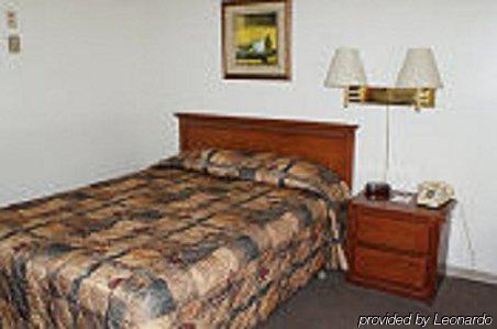 Super 8 By Wyndham East Motel 3*