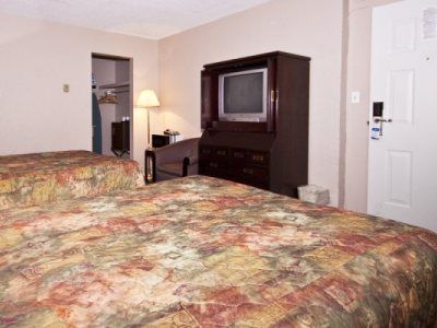 Howard Johnson By Wyndham Downtown Motel Kamloops