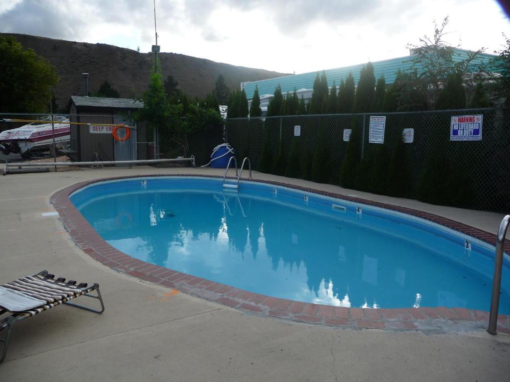 Super 8 By Wyndham East 3*