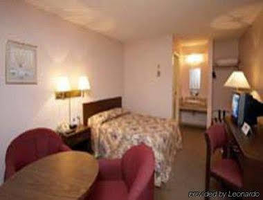 Super 8 By Wyndham East Motel