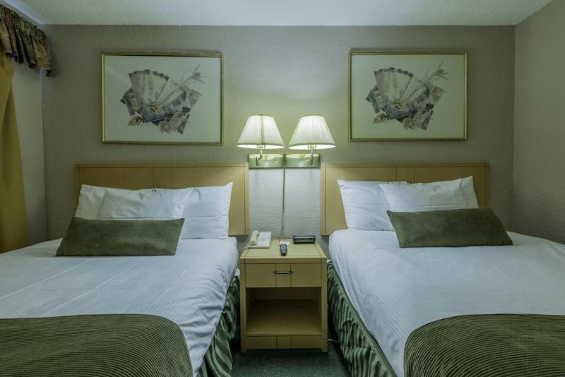 Howard Johnson By Wyndham Downtown Motel