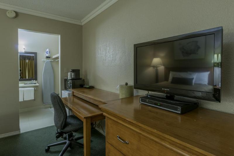 Howard Johnson By Wyndham Downtown Motel 3*