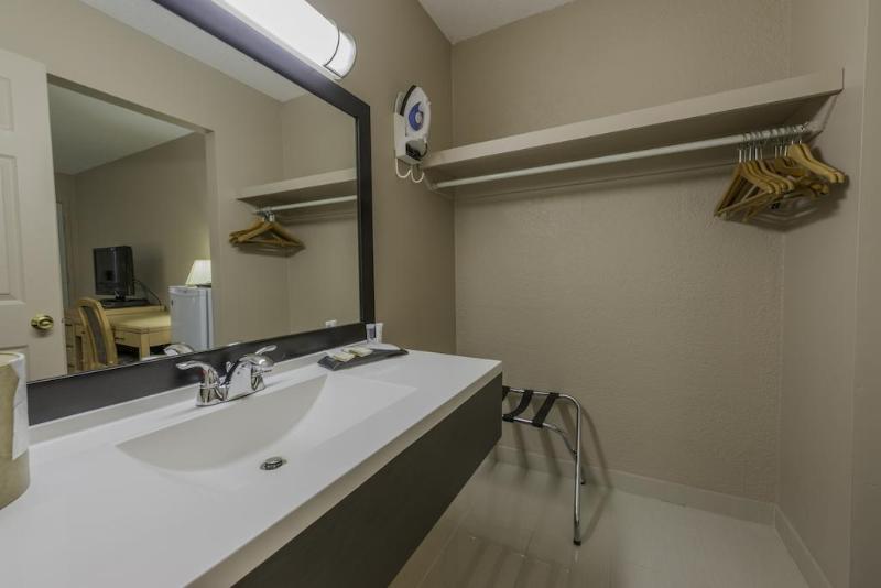 Motel Howard Johnson By Wyndham Downtown