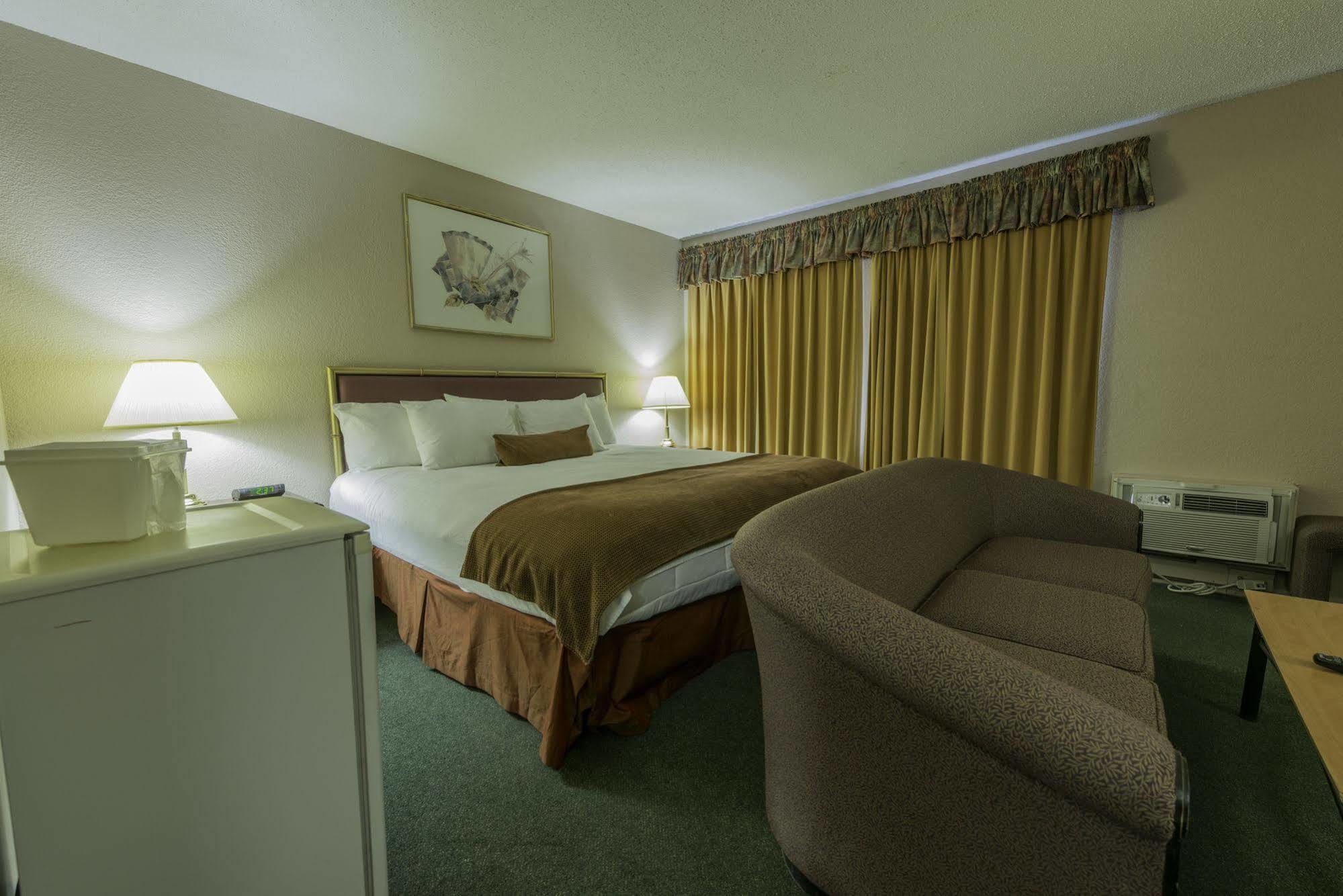 Howard Johnson By Wyndham Downtown Motel Kamloops