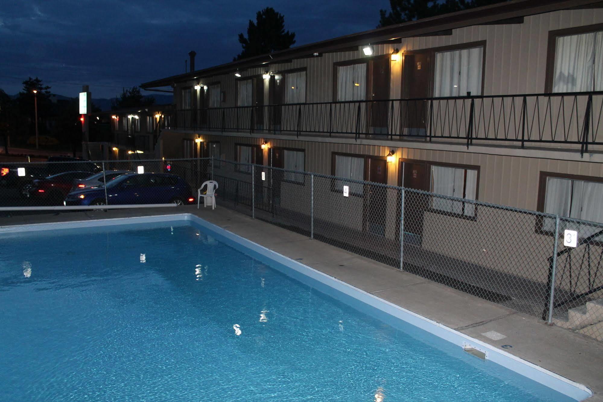 Columbia Motor 2* Kamloops