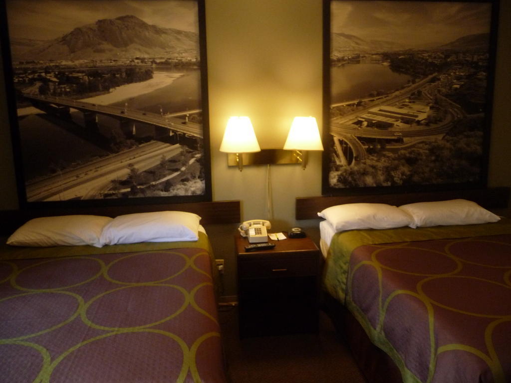Super 8 By Wyndham East Motel Kamloops