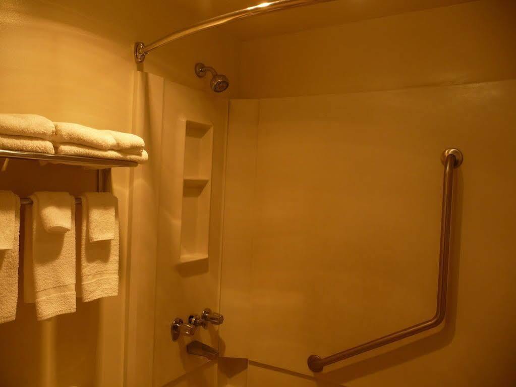 Super 8 By Wyndham East Motel Kamloops