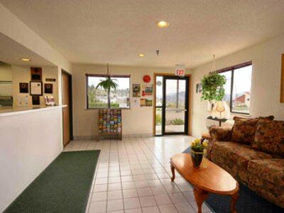 Super 8 By Wyndham On The Hill Hotel Kamloops