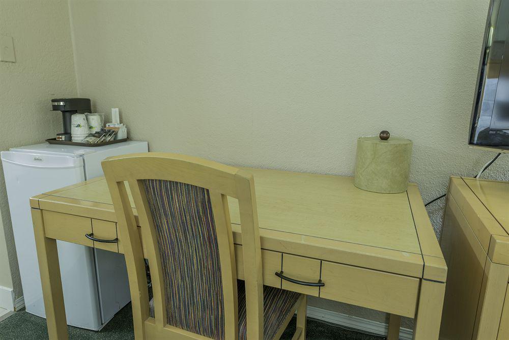 Motel Howard Johnson By Wyndham Downtown Kamloops