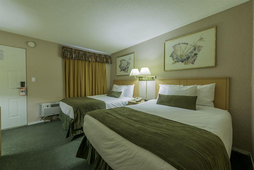 Howard Johnson By Wyndham Downtown Motel Kamloops
