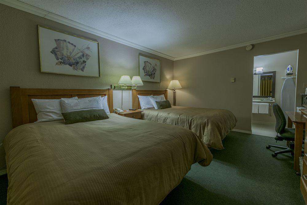 Howard Johnson By Wyndham Downtown 3*