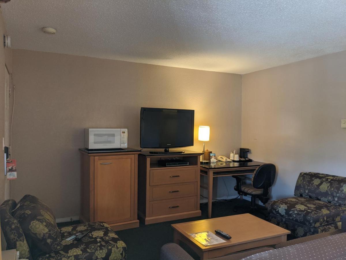 Howard Johnson By Wyndham Downtown 3* Kamloops